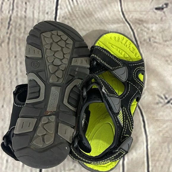 Khombu sandals youth size 12 - Picture 3 of 5